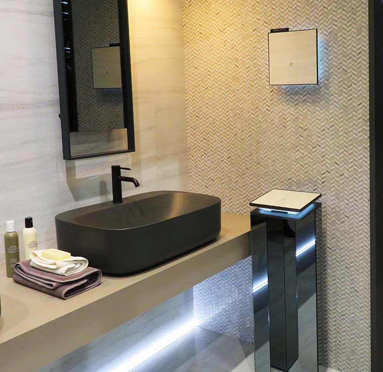 Lectores RFid con ethernet y PoE atrás de baldosas de baño