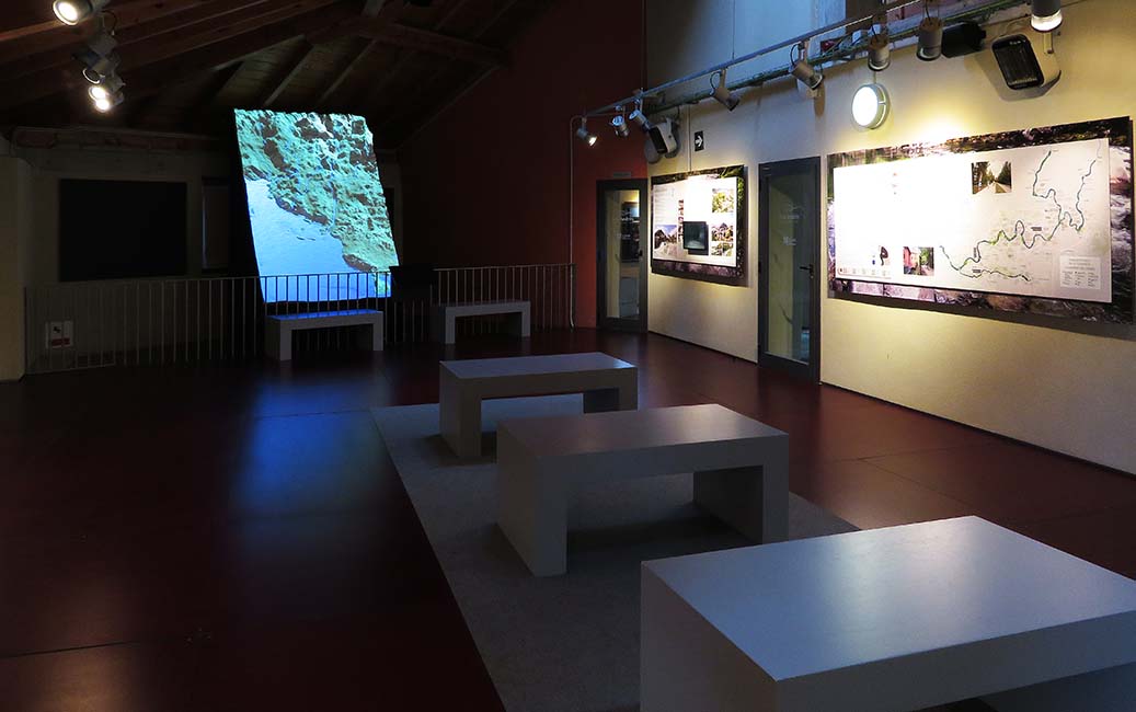 Exposicion Hermano Rio. Maqueta con proyección mapping